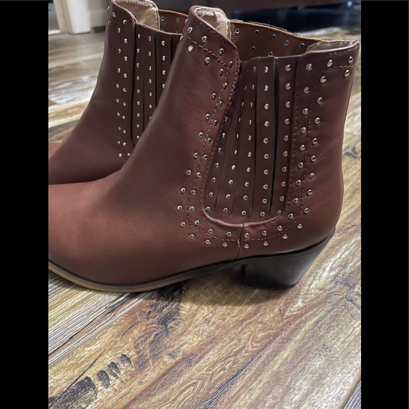 NWT Chase & Chloe Charles Studded Block Heel Boot - Picture 4 of 11